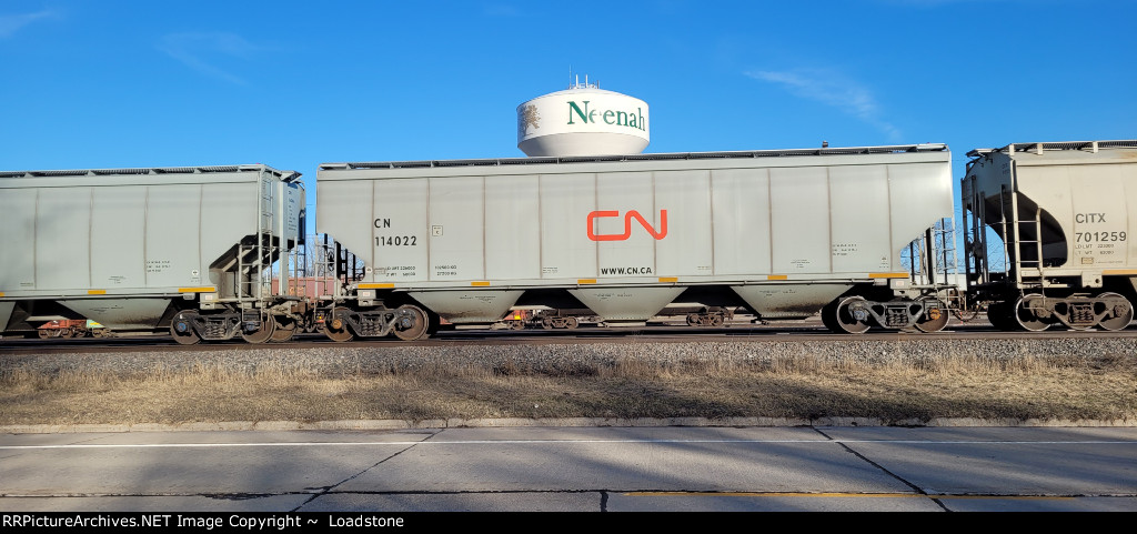 CN 114022